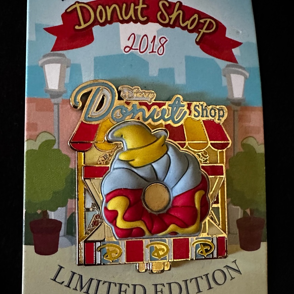 2018 Disney donut shop pin limited edition